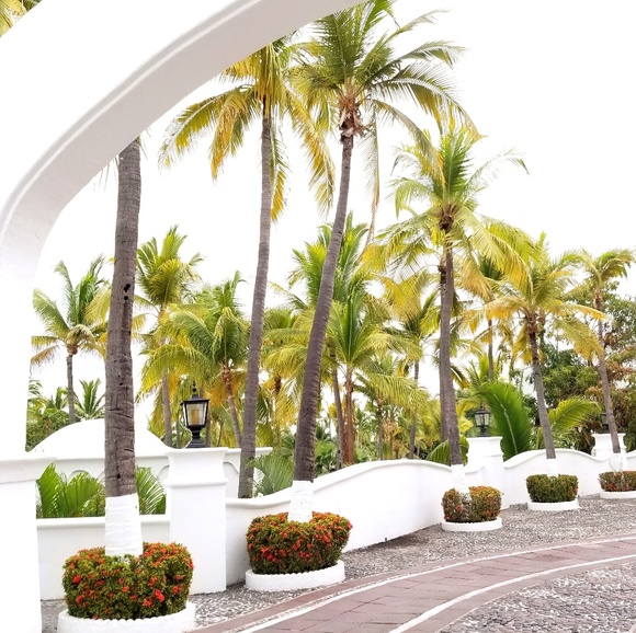 💕SEND OFFERS !💕 😊 🌸Bundle & Save!🌸😁☀️ - Picture 2 of 6